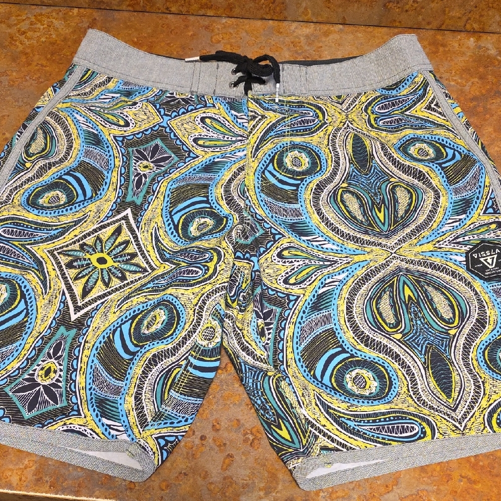 Vissla Men's Blue and Yellow Tiki Pattern Swim Shorts SIZE 31